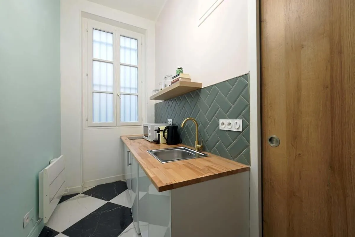 Lovely Studio In Beautiful Montmarte Area Parijs 0*,